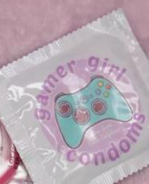 Gameróvszert dobott piacra egy cosplayes lány