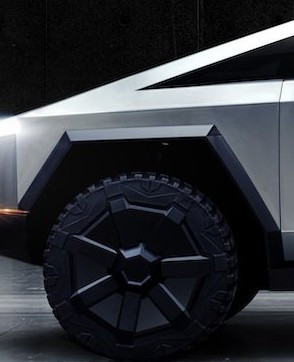 Elon Musk megvillantotta a szörnyetegét New Yorkban