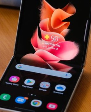 Nagy az érdeklődés a Samsung hajtogatható telóira