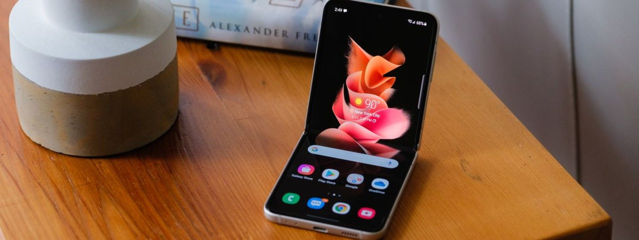 Nagy az érdeklődés a Samsung hajtogatható telóira